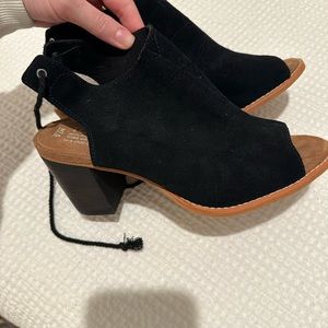 TOMS women’s shoes